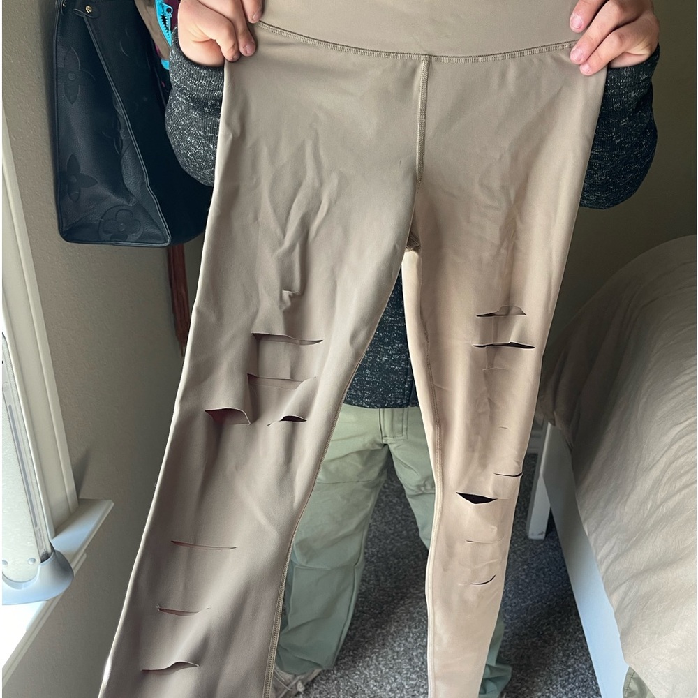 alo yoga leggings